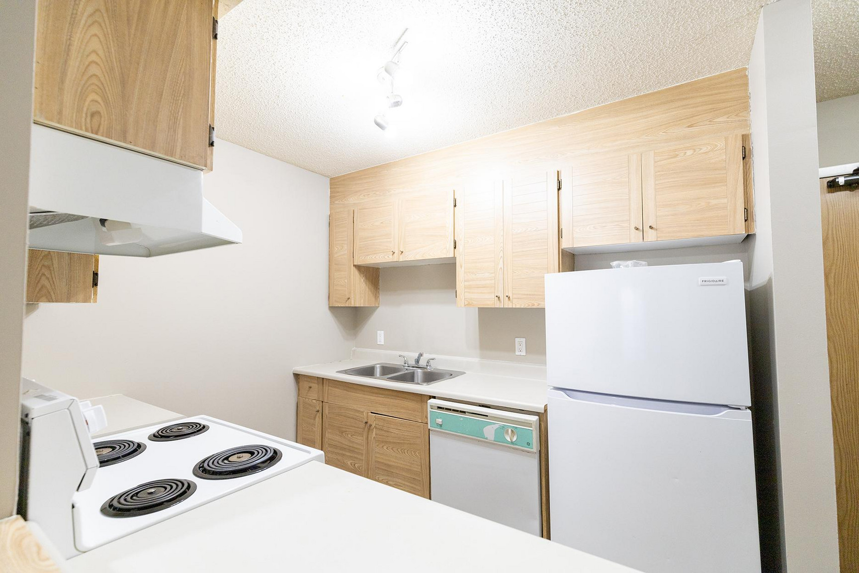 Falconcrest Village - Photo 15