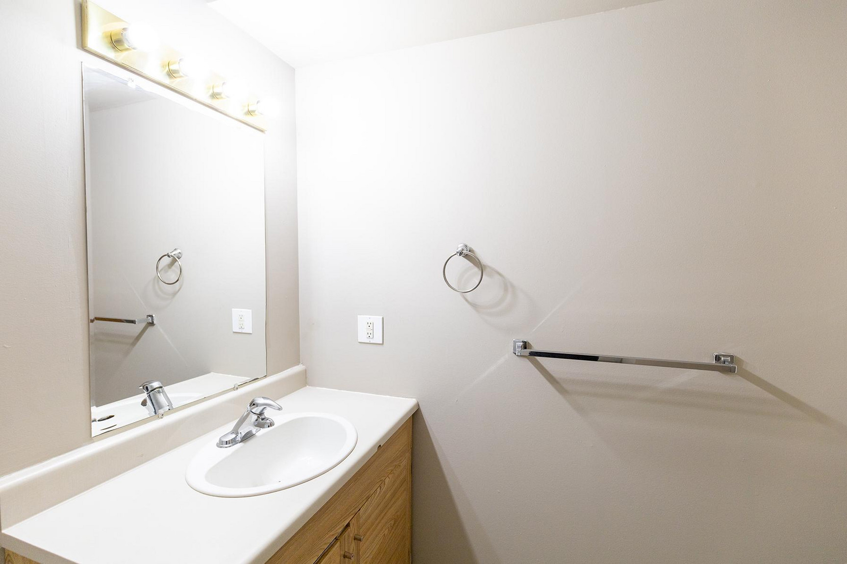 Falconcrest Village - Photo 17