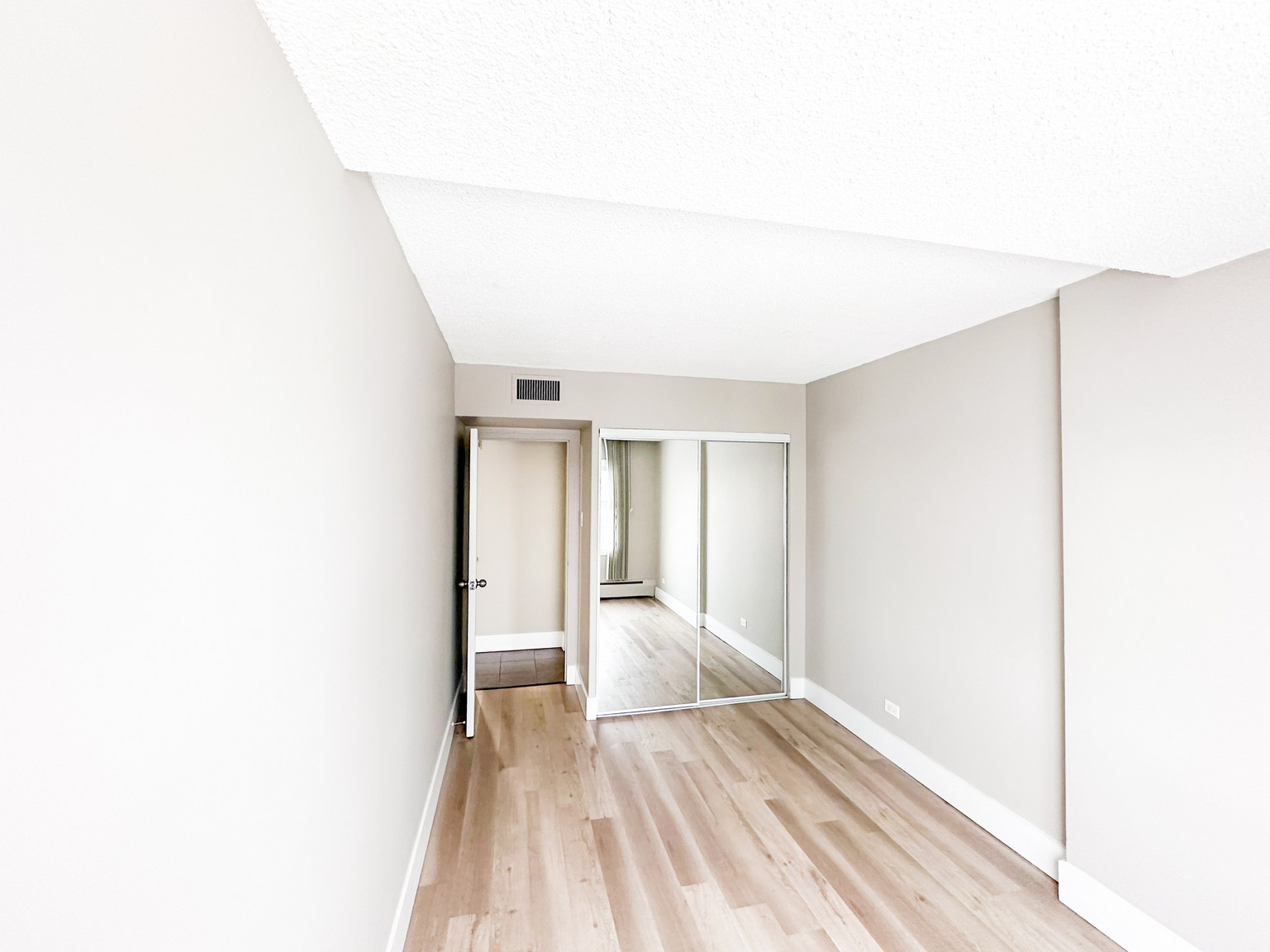 Mainstreet Tower - Photo 17