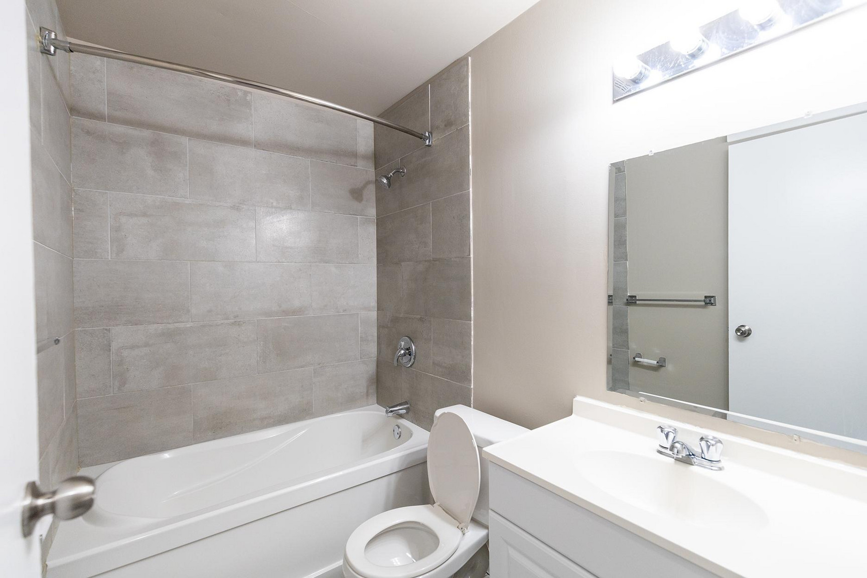 Cedarbrae Manor - Photo 9