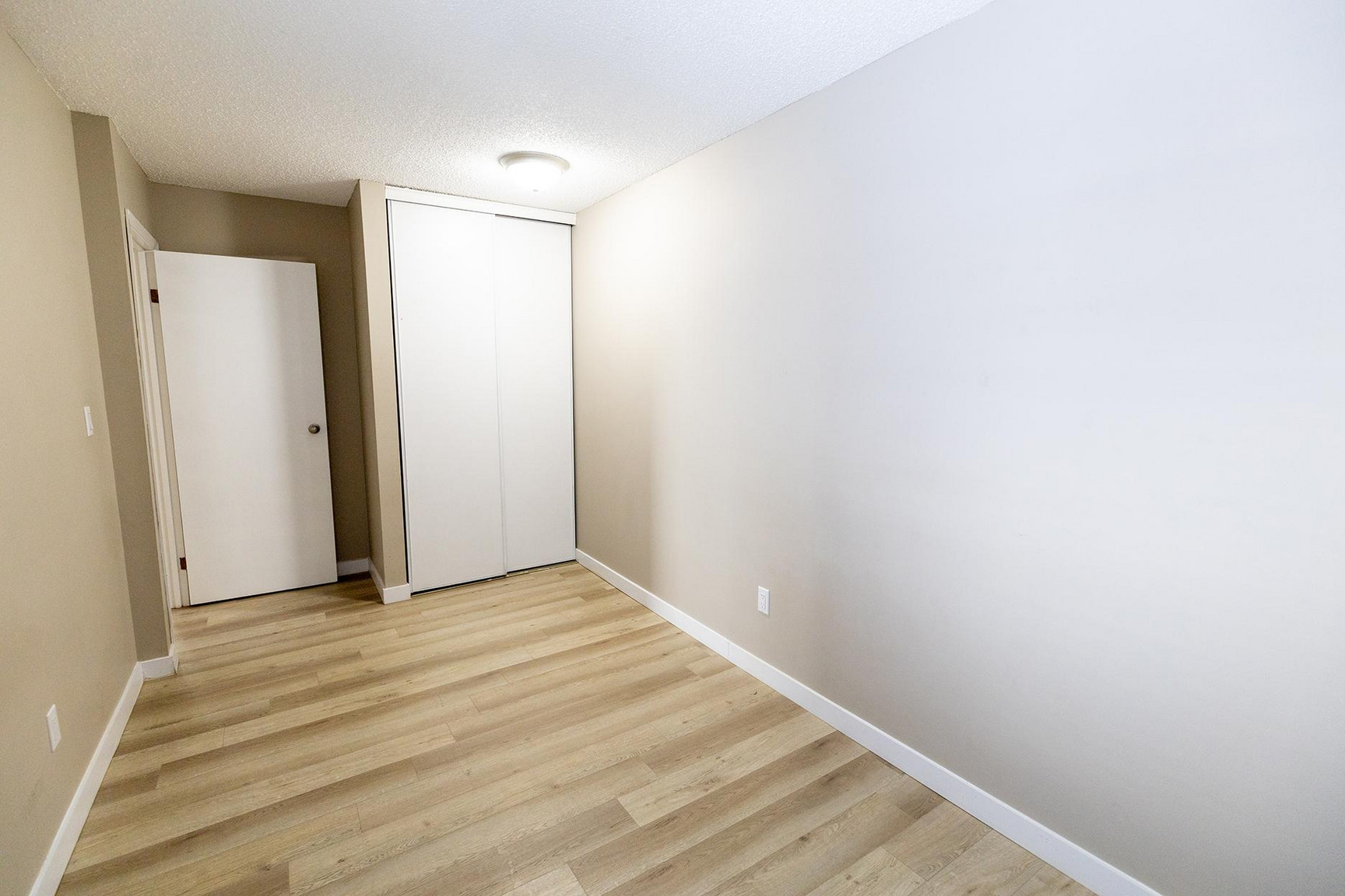 Cedarbrae Manor - Photo 41