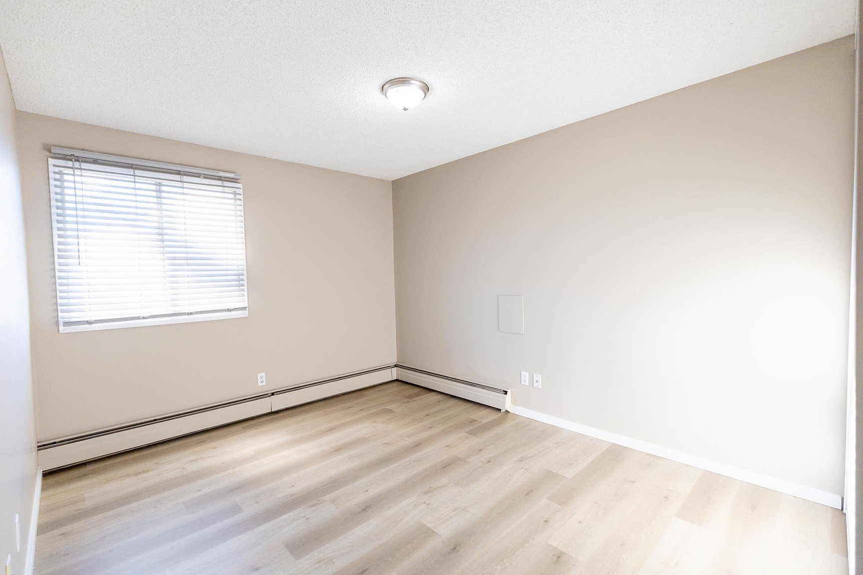 Glenbow Manor - Photo 8