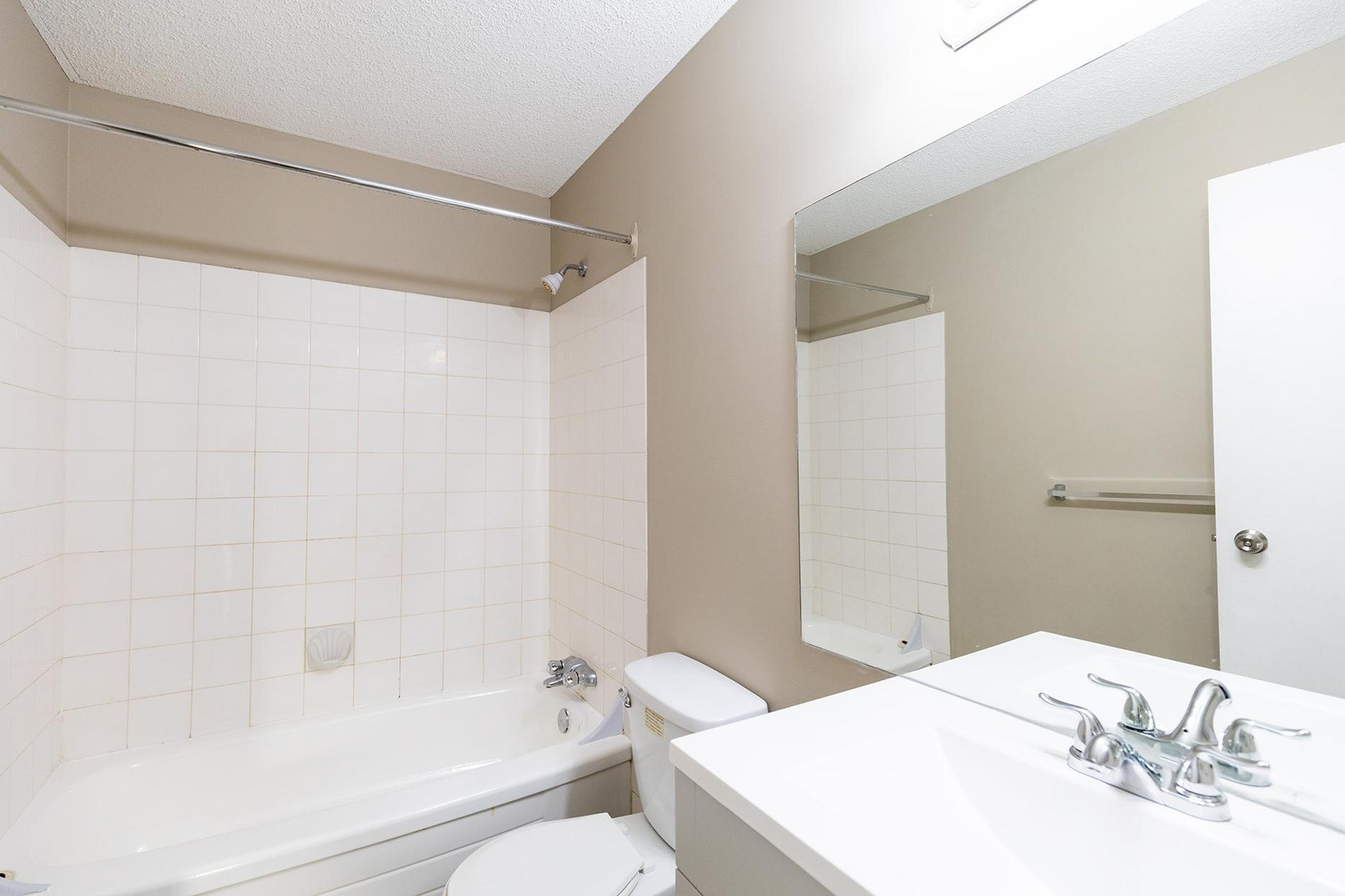 Glenbow Manor - Photo 9