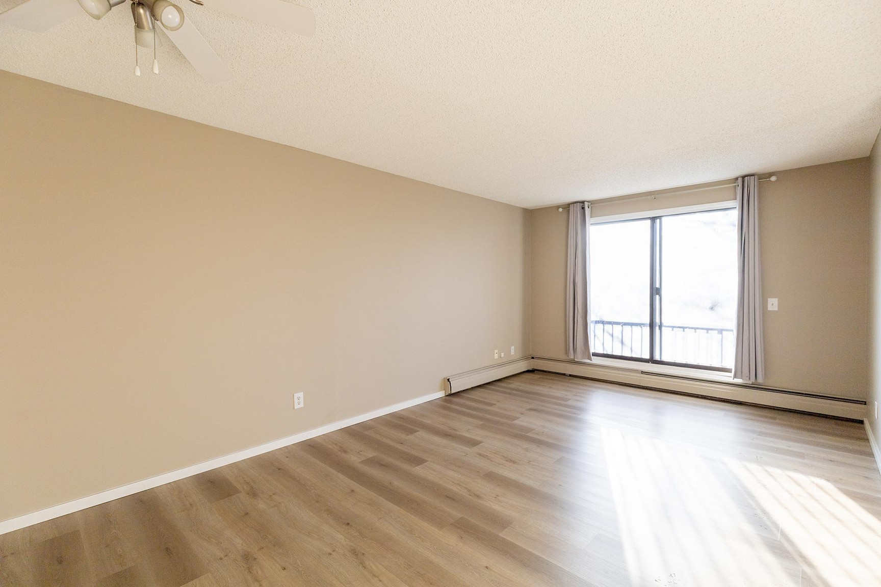 Glenbow Manor - Photo 15