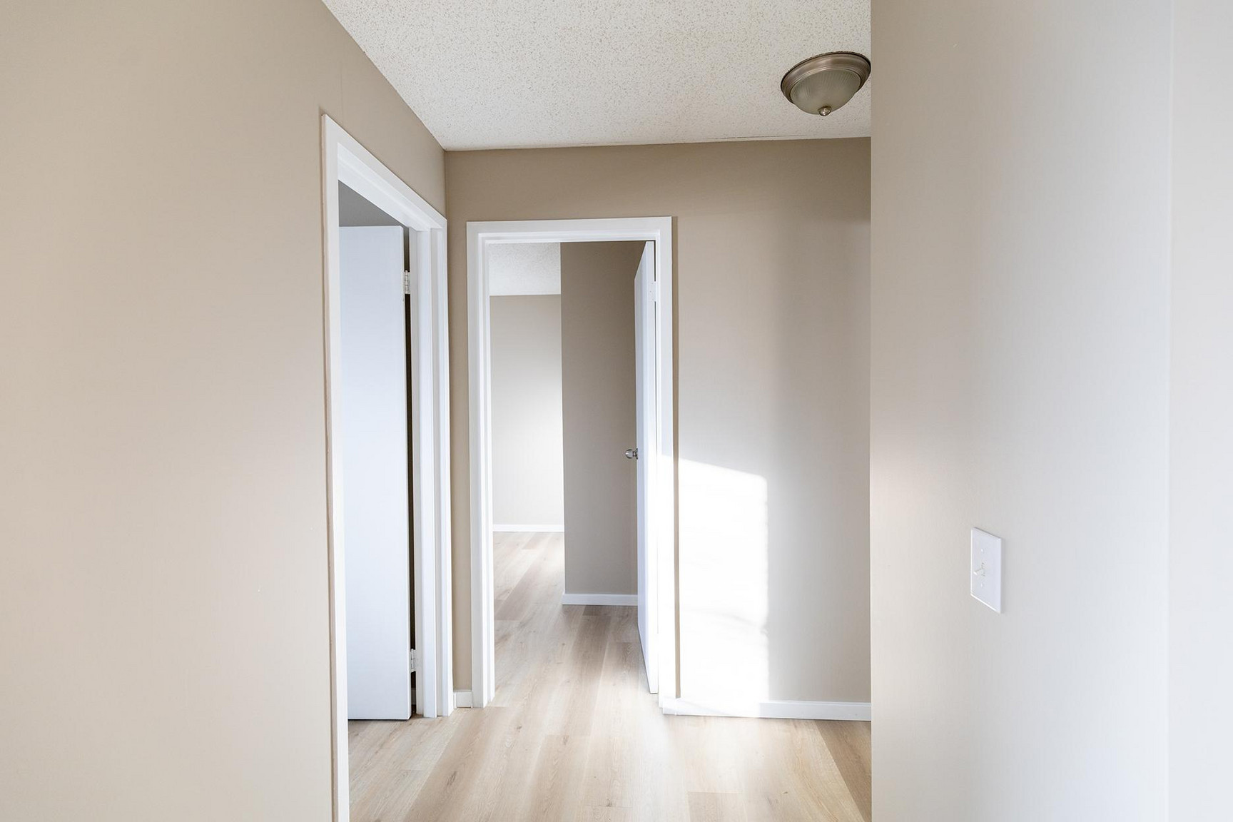 Glenbow Manor - Photo 13
