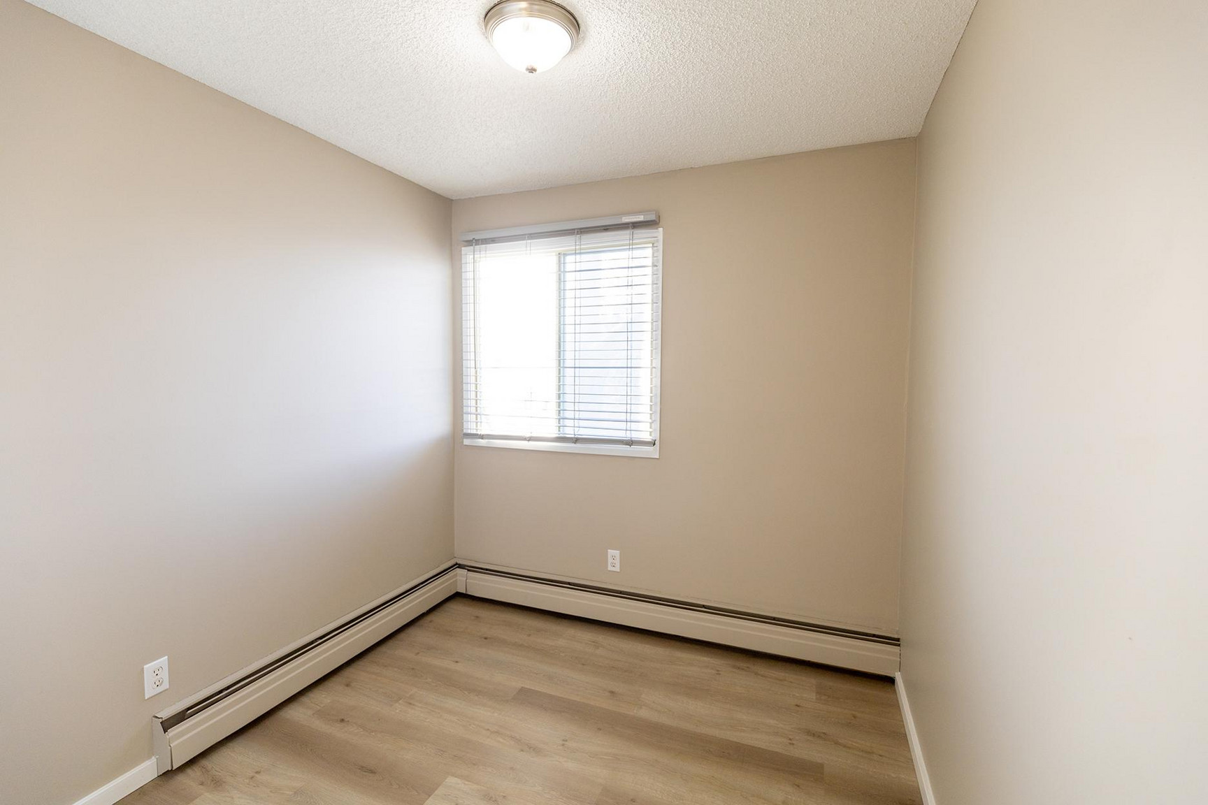 Glenbow Manor - Photo 14