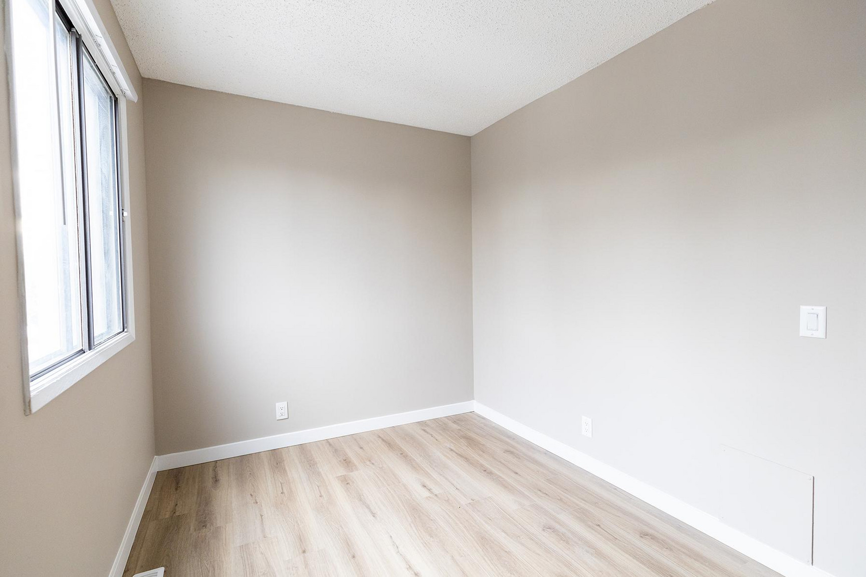 Queen's Park Townhomes - Photo 12