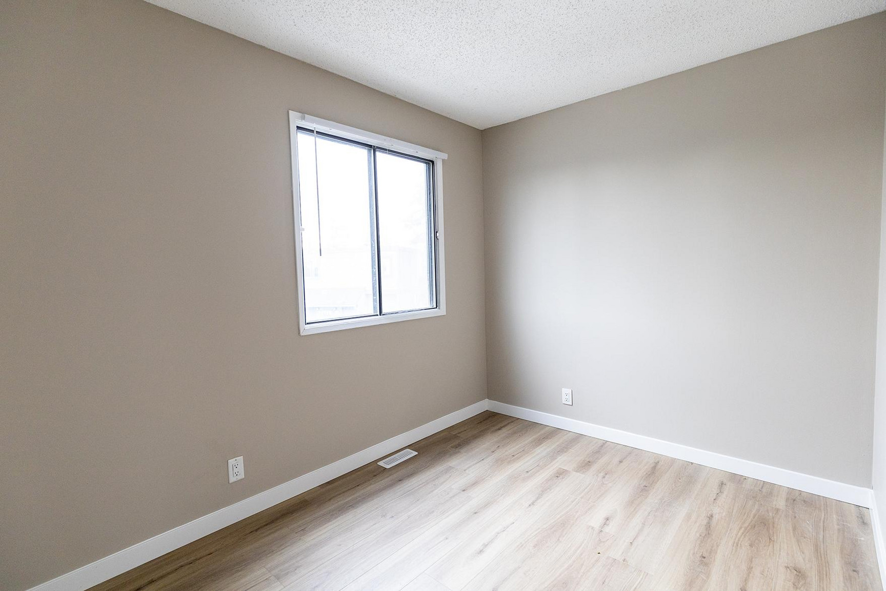 Queen's Park Townhomes - Photo 17