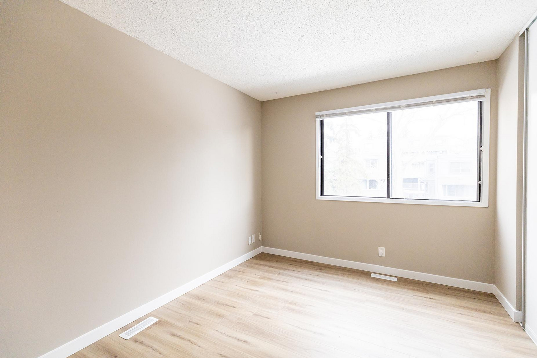 Queen's Park Townhomes - Photo 13