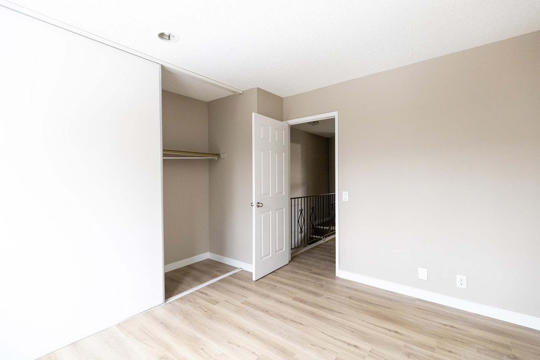 Queen's Park Townhomes - Photo 14