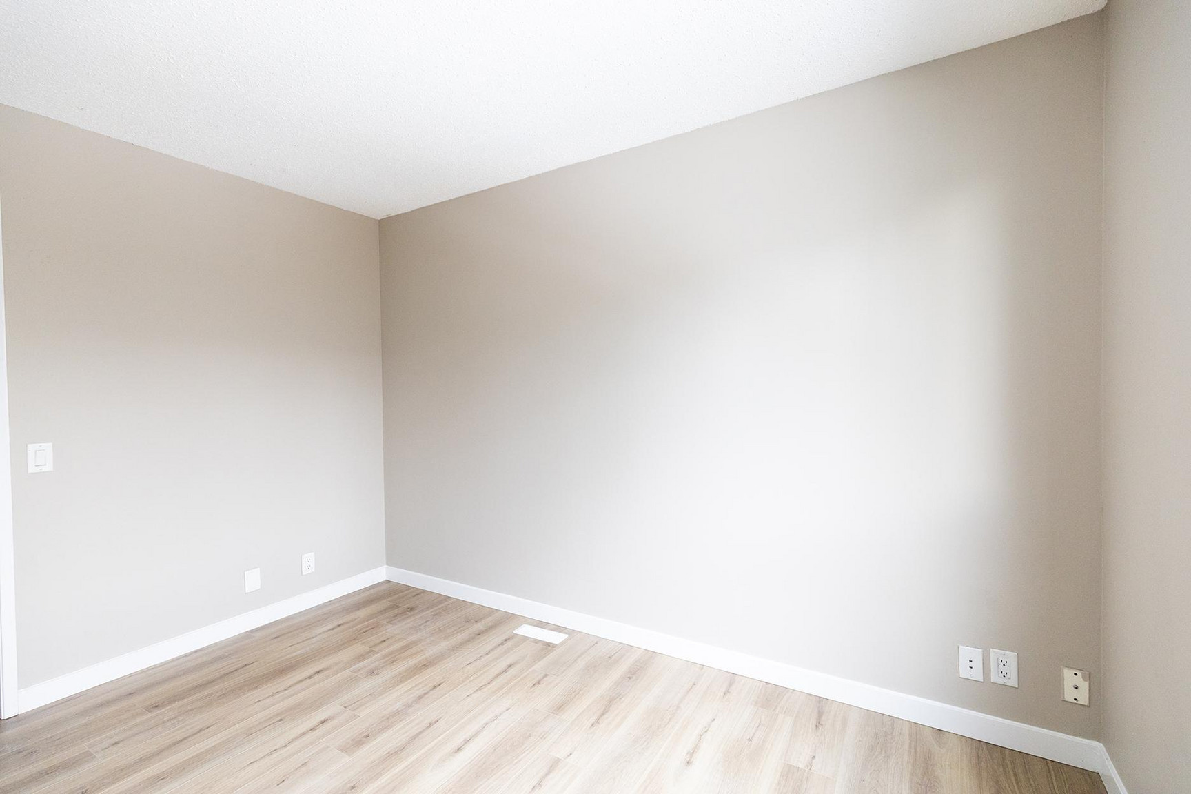 Queen's Park Townhomes - Photo 15