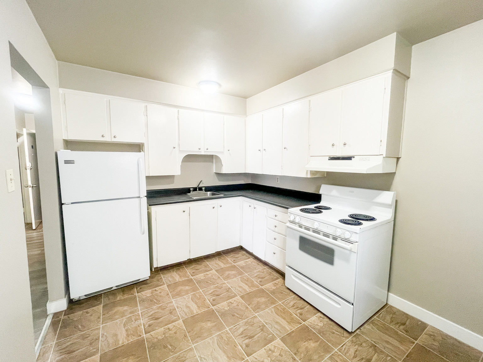 Rose Apartments - Photo 7