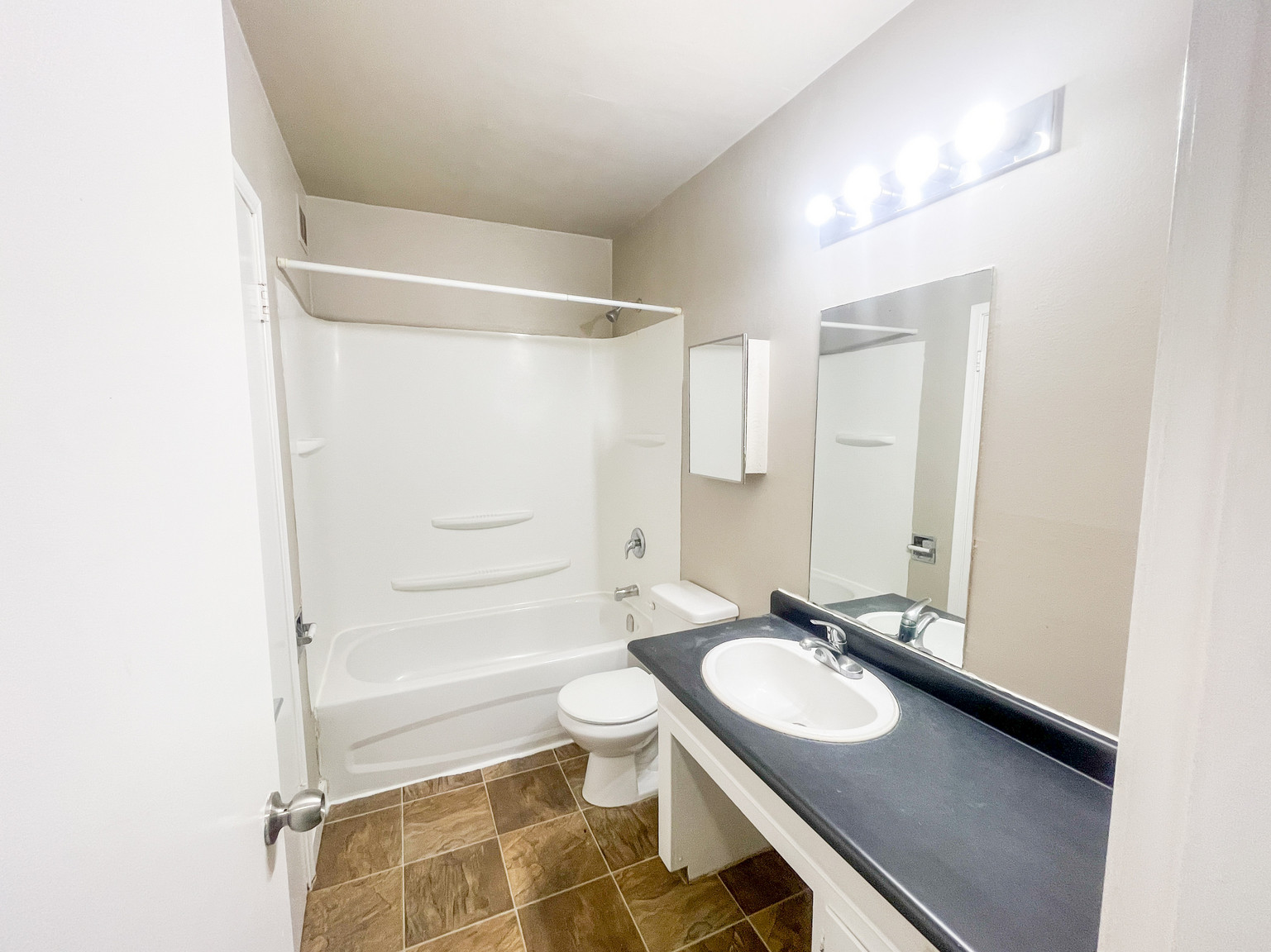Rose Apartments - Photo 13