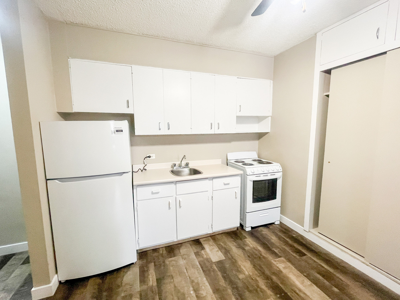 Victoria Apartments - Photo 11