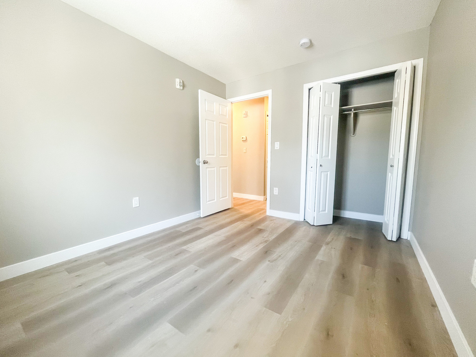 Regina Court Apartments - Photo 9