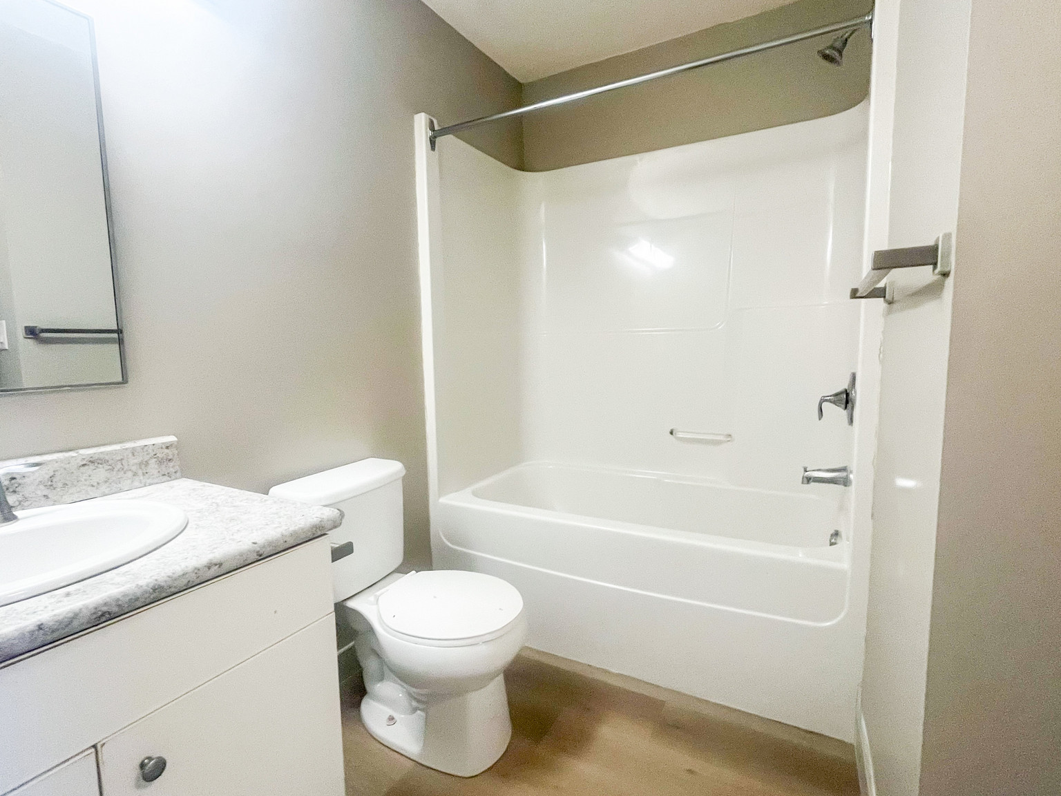 Regina Court Apartments - Photo 11