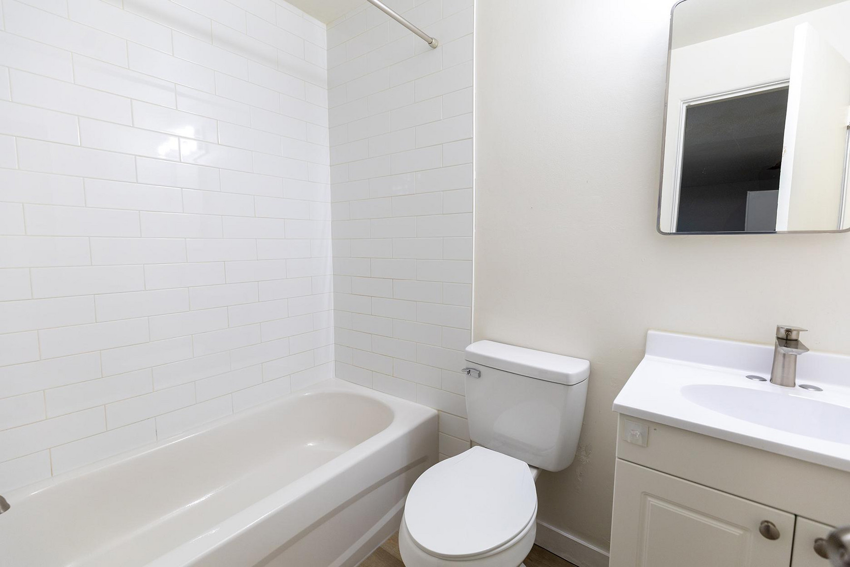 1711 Mount Royal Apartments - Photo 9