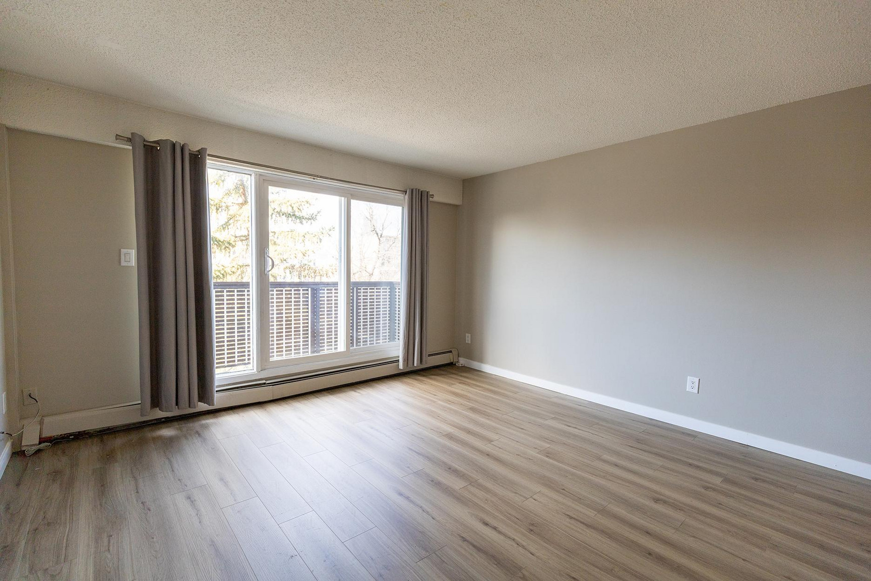 2501 Apartments - Photo 2