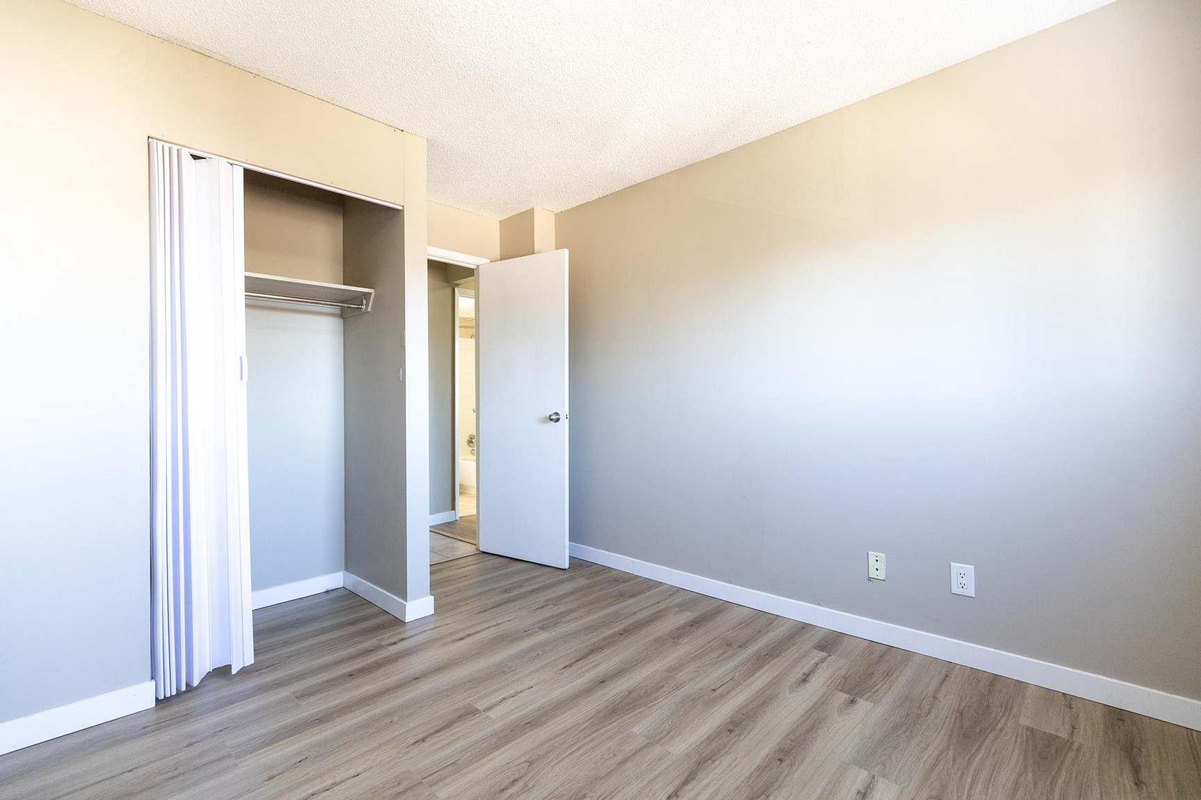 2501 Apartments - Photo 11