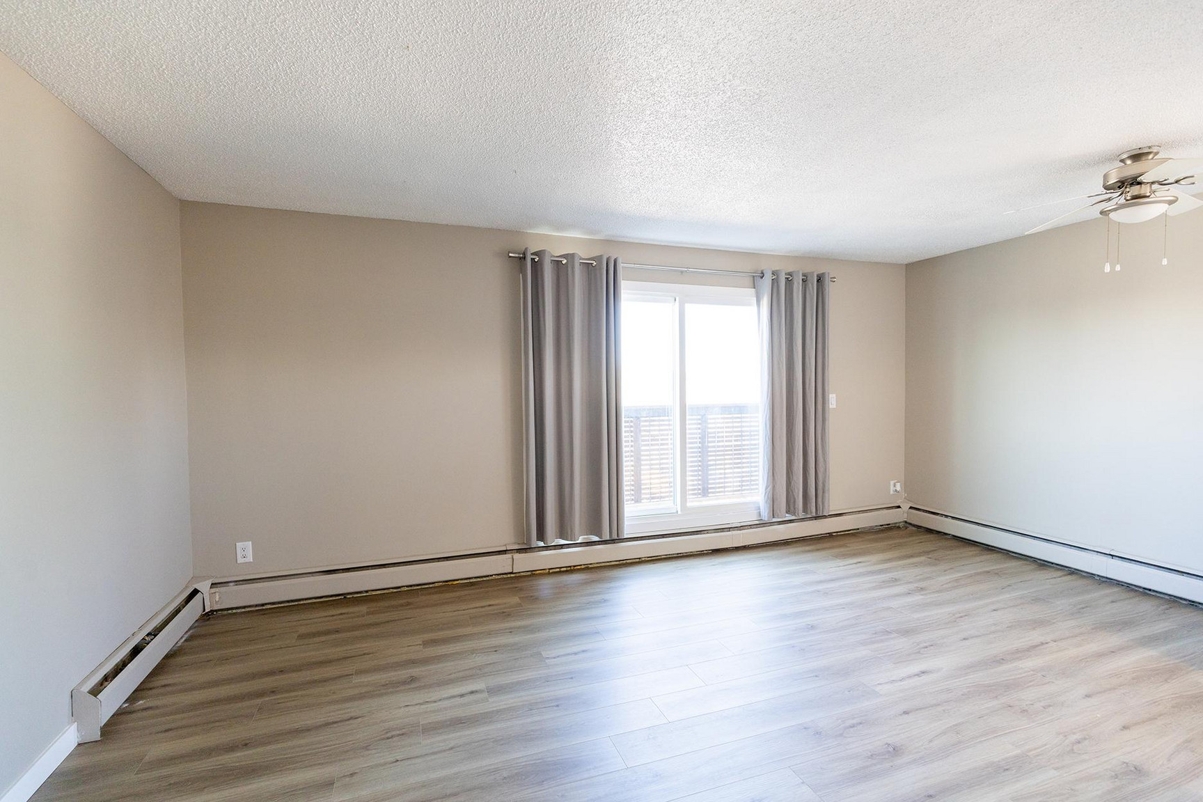 2501 Apartments - Photo 5