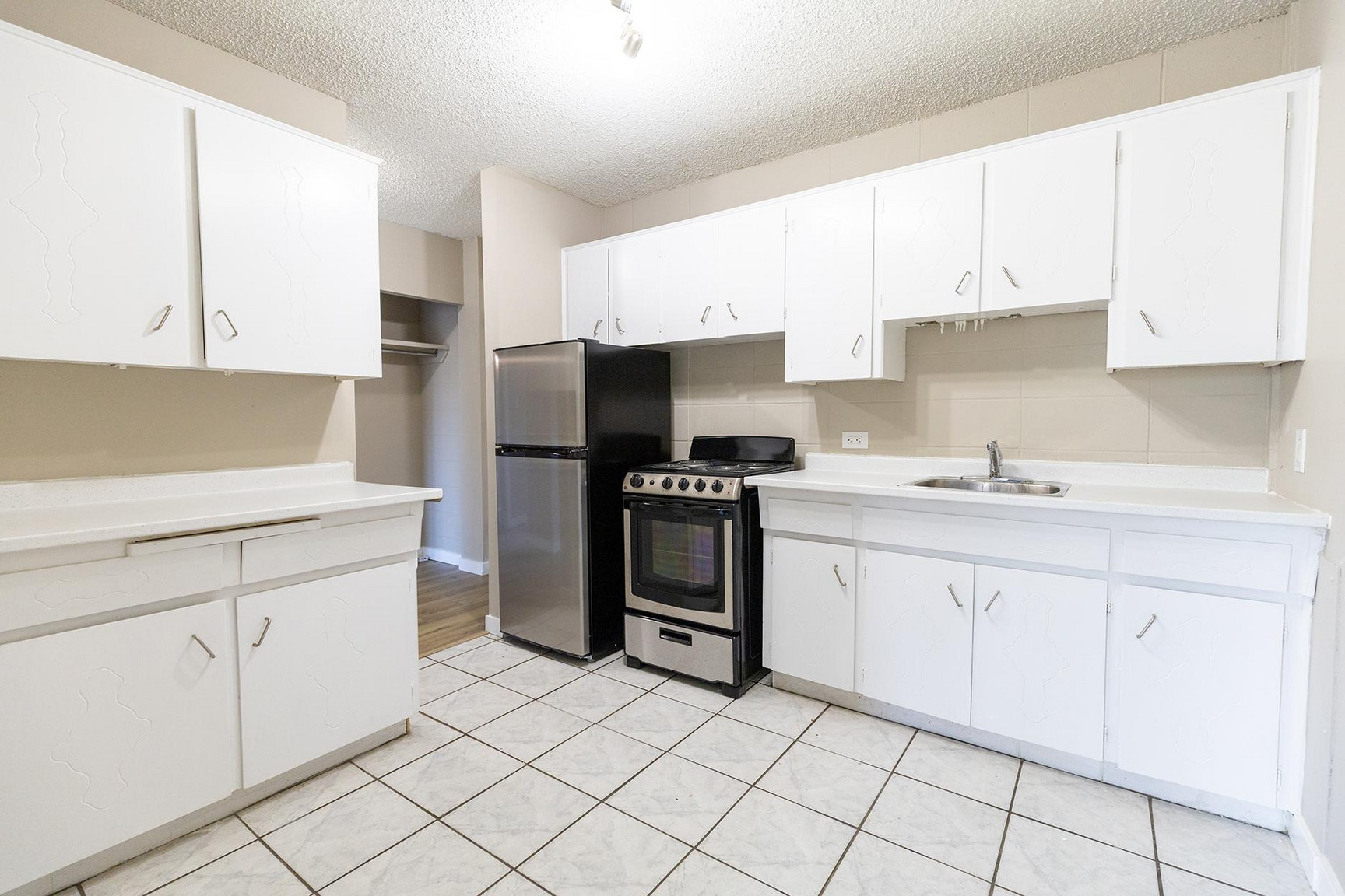 White Plains Manor - Photo 6