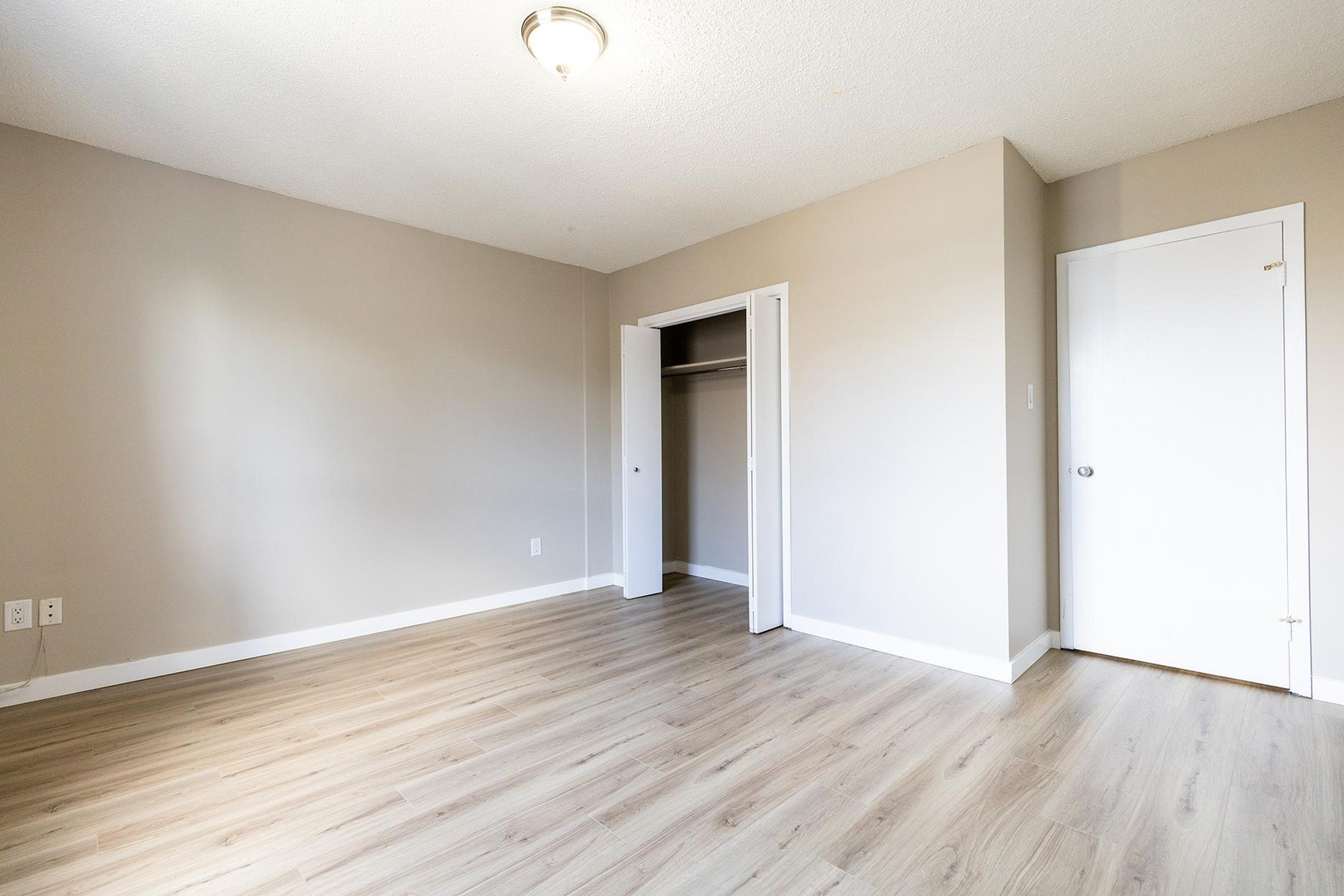 White Plains Manor - Photo 7