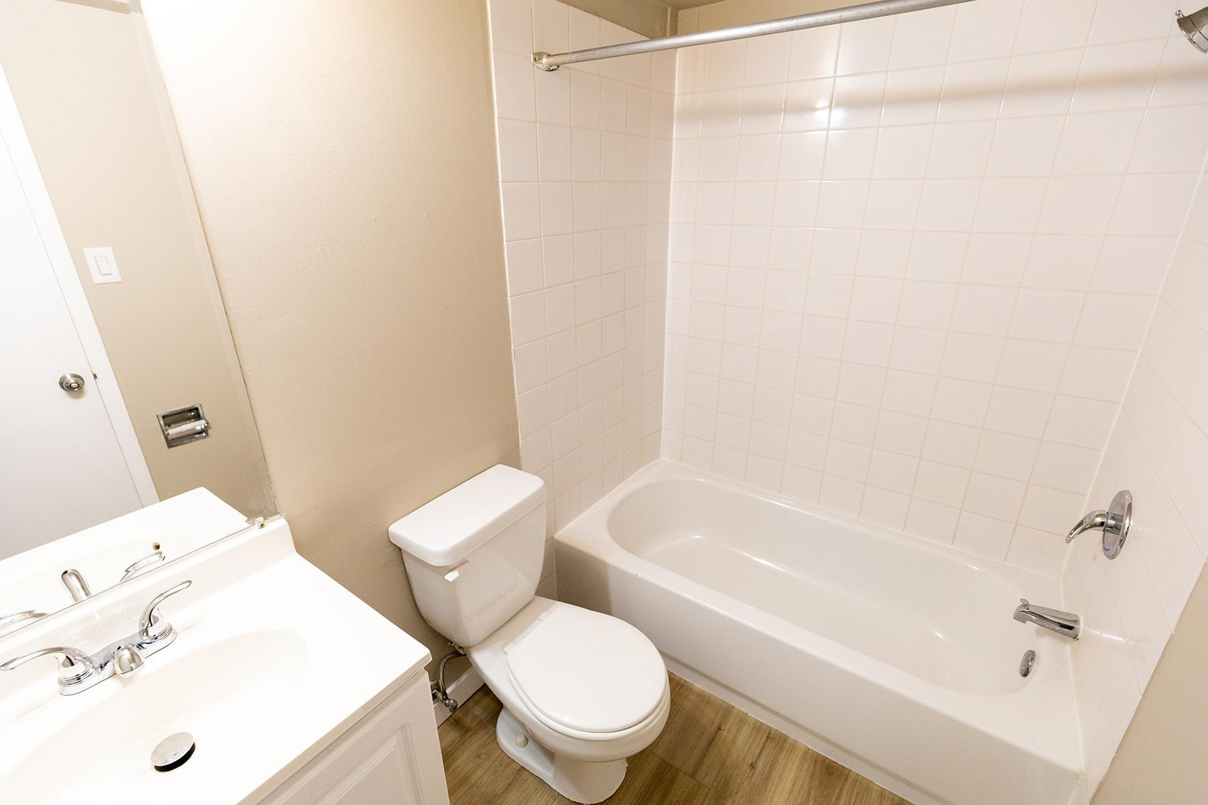 White Plains Manor - Photo 8