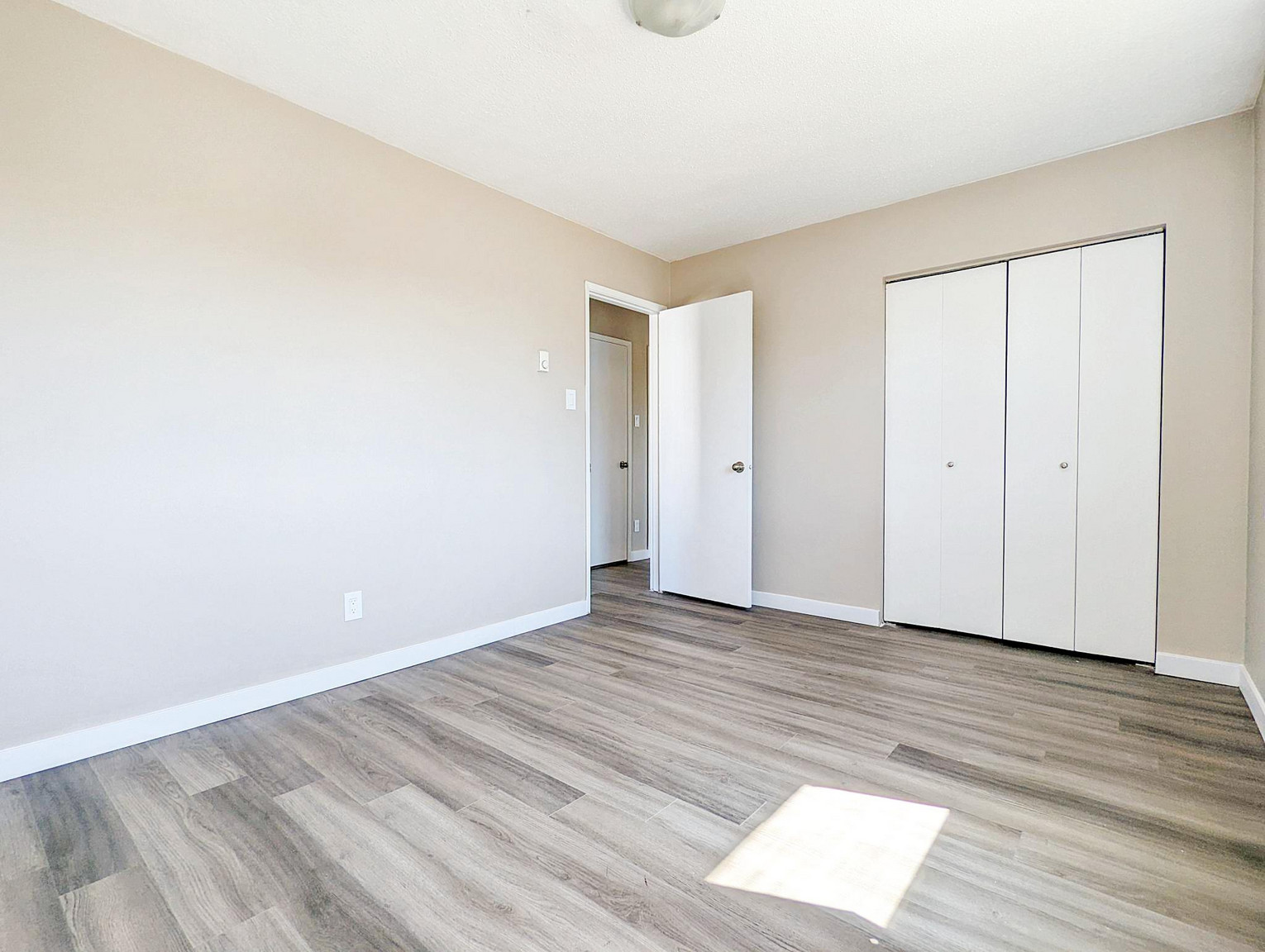 Uptown Apartments - Photo 7