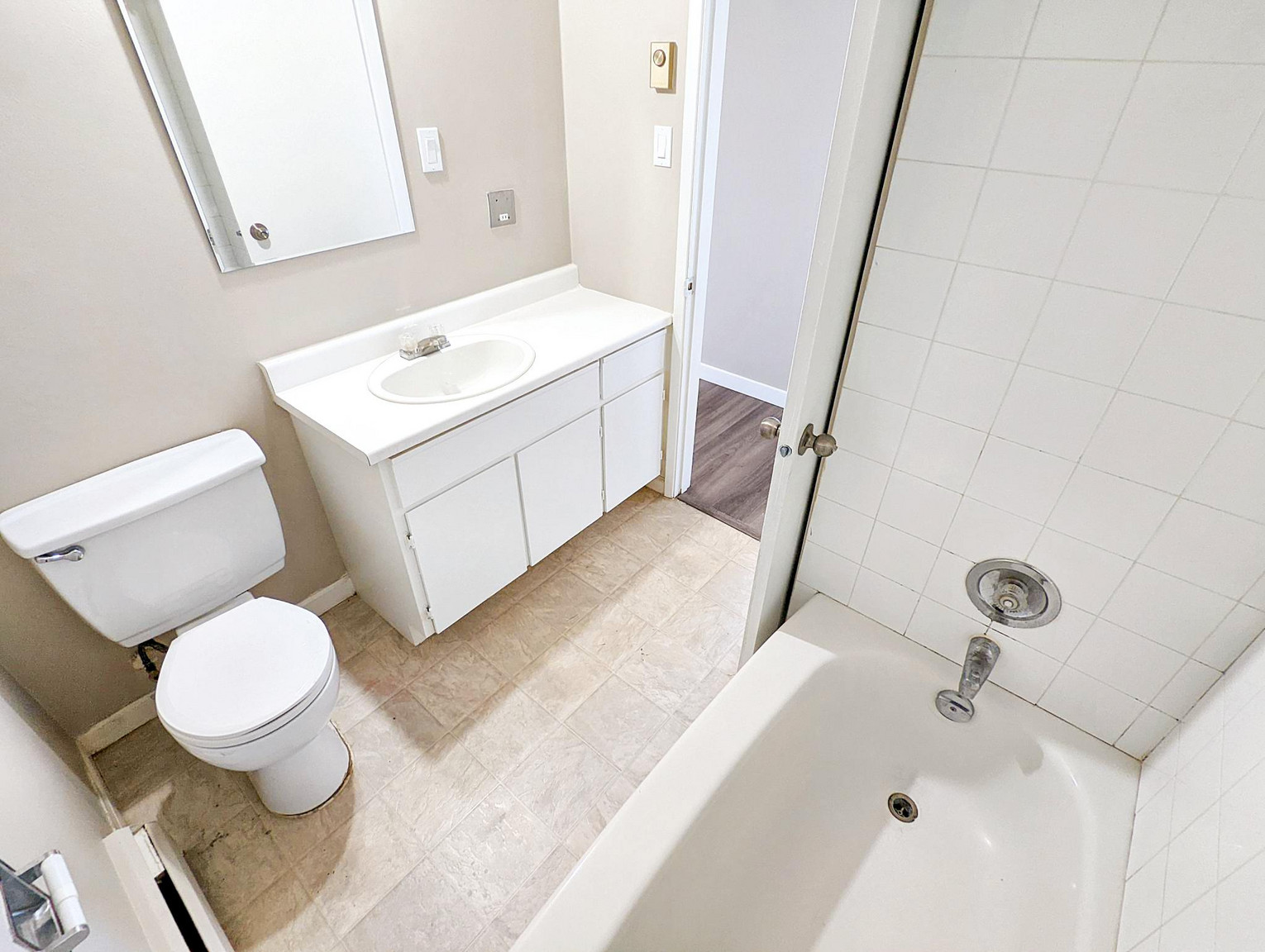 Uptown Apartments - Photo 4