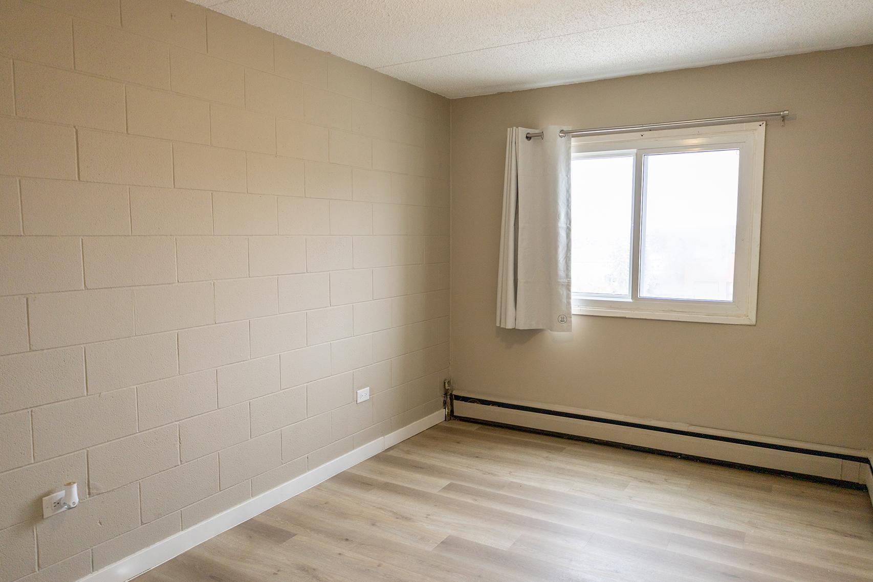 Astoria Manor - Photo 11