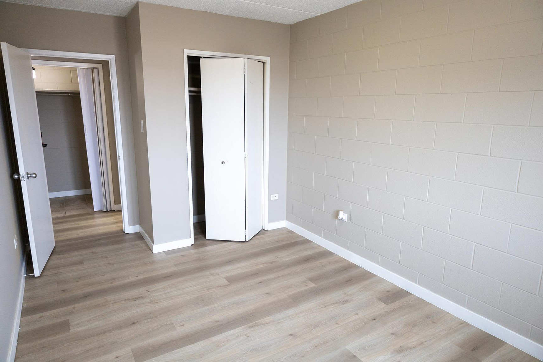 Astoria Manor - Photo 13