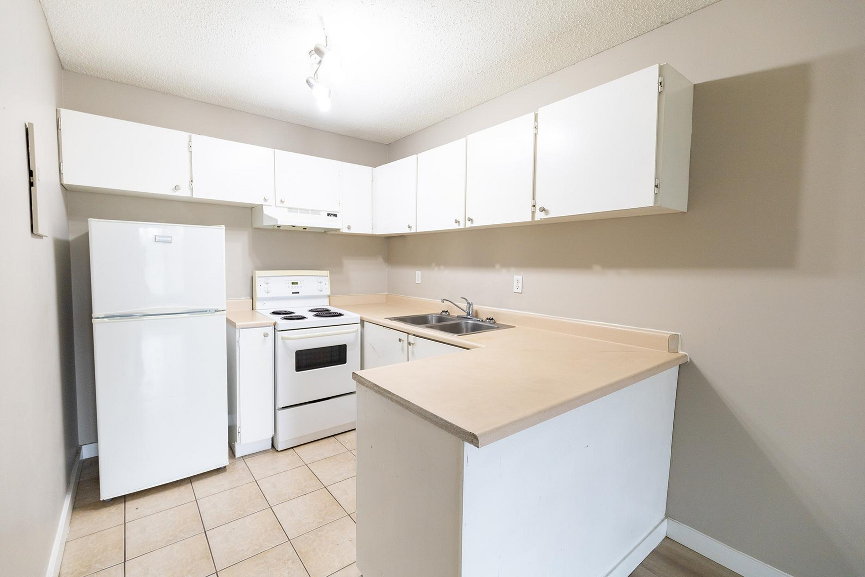 Anna Court Apartments - Photo 4