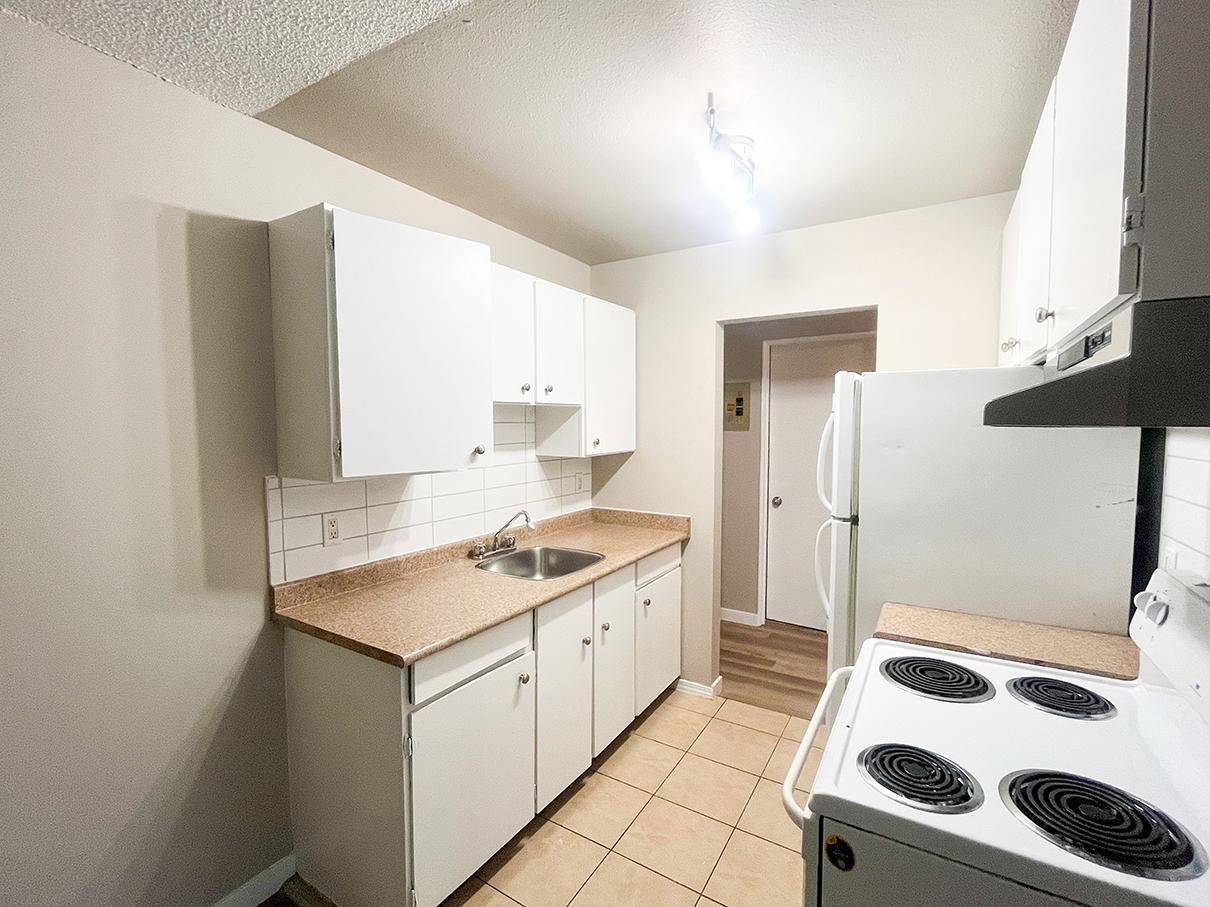 Ashley Court - Photo 3
