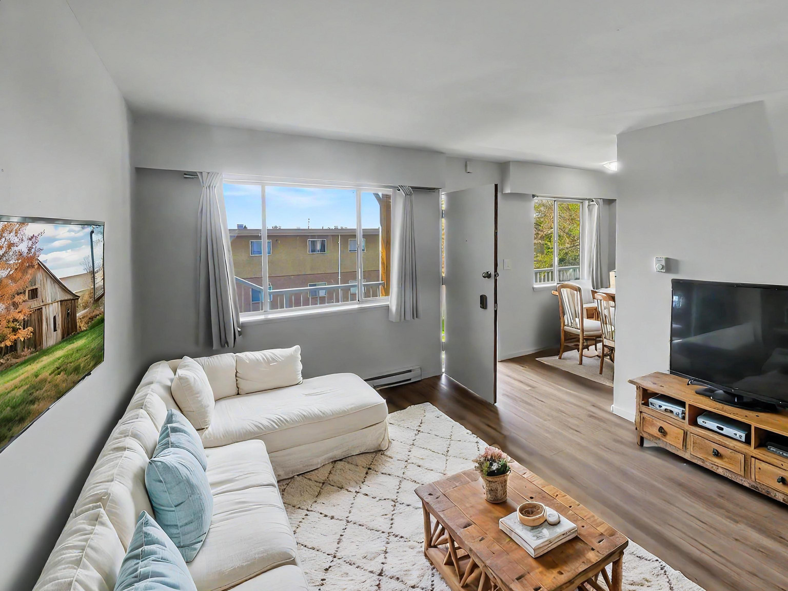 Mainstreet Victoria Garden Apartments - Photo 3