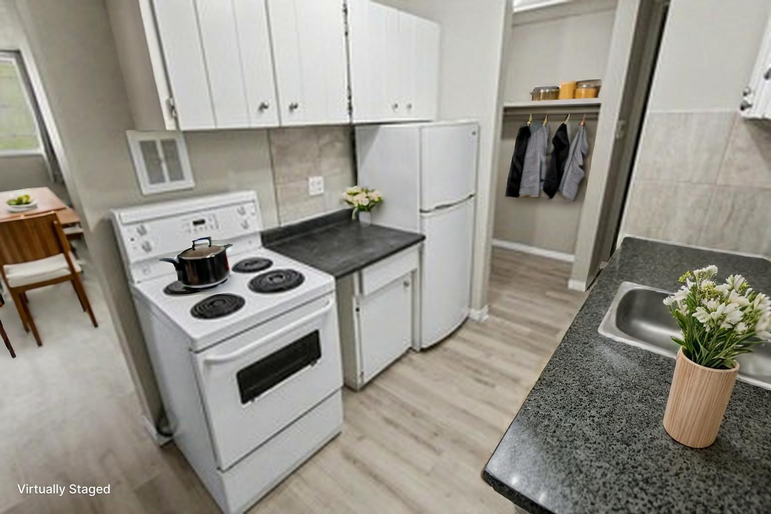 Carina Court Apartments - Bachelor 5