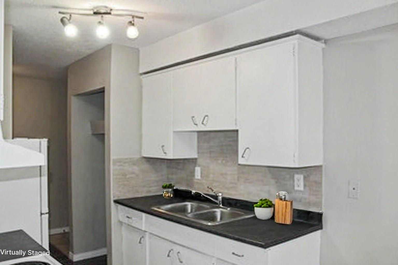 Eastwood Manor Apartments - 3 bedroom 3