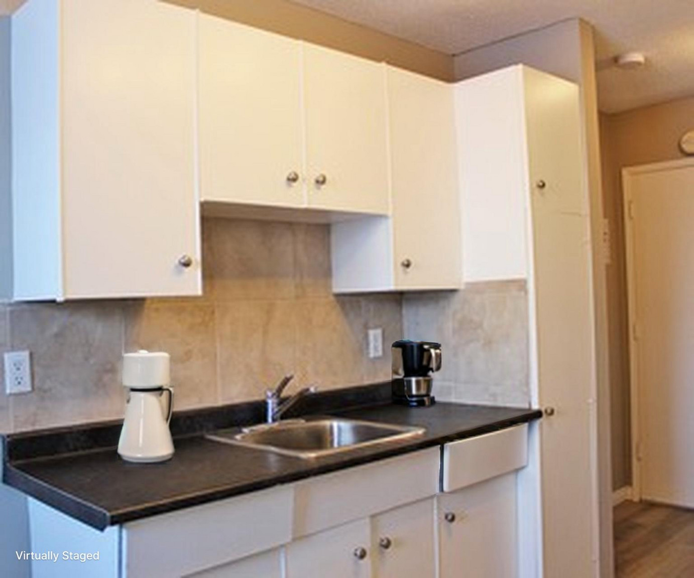 McLaren Manor Apartments - Bachelor 5