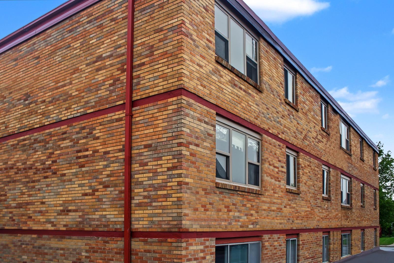 Laurentian Apartments - Bachelor
