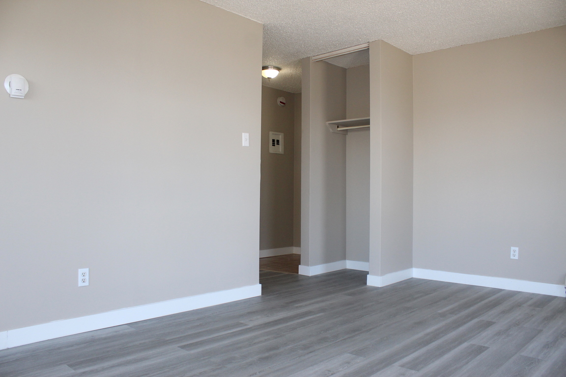 Elizabeth Manor Apartments 11343 124 Street Mainstreet