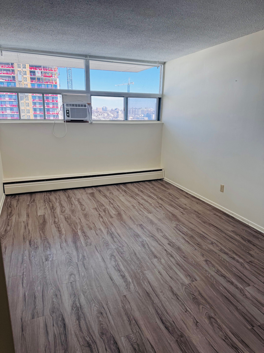 Suites of Somerset - Photo 17