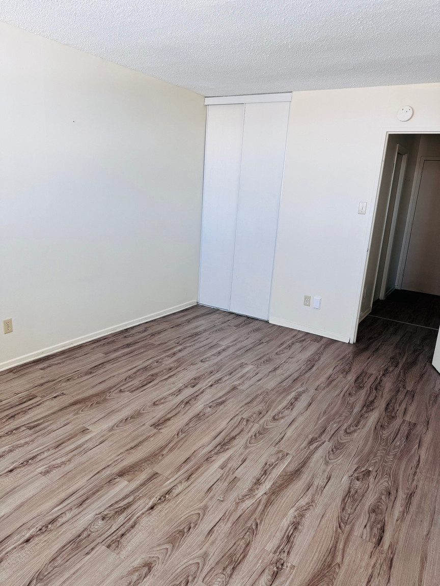 Suites of Somerset - Photo 14
