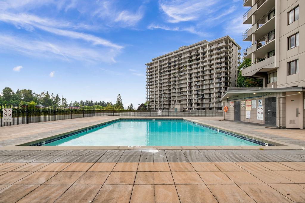 Park Royal Towers - Photo 36
