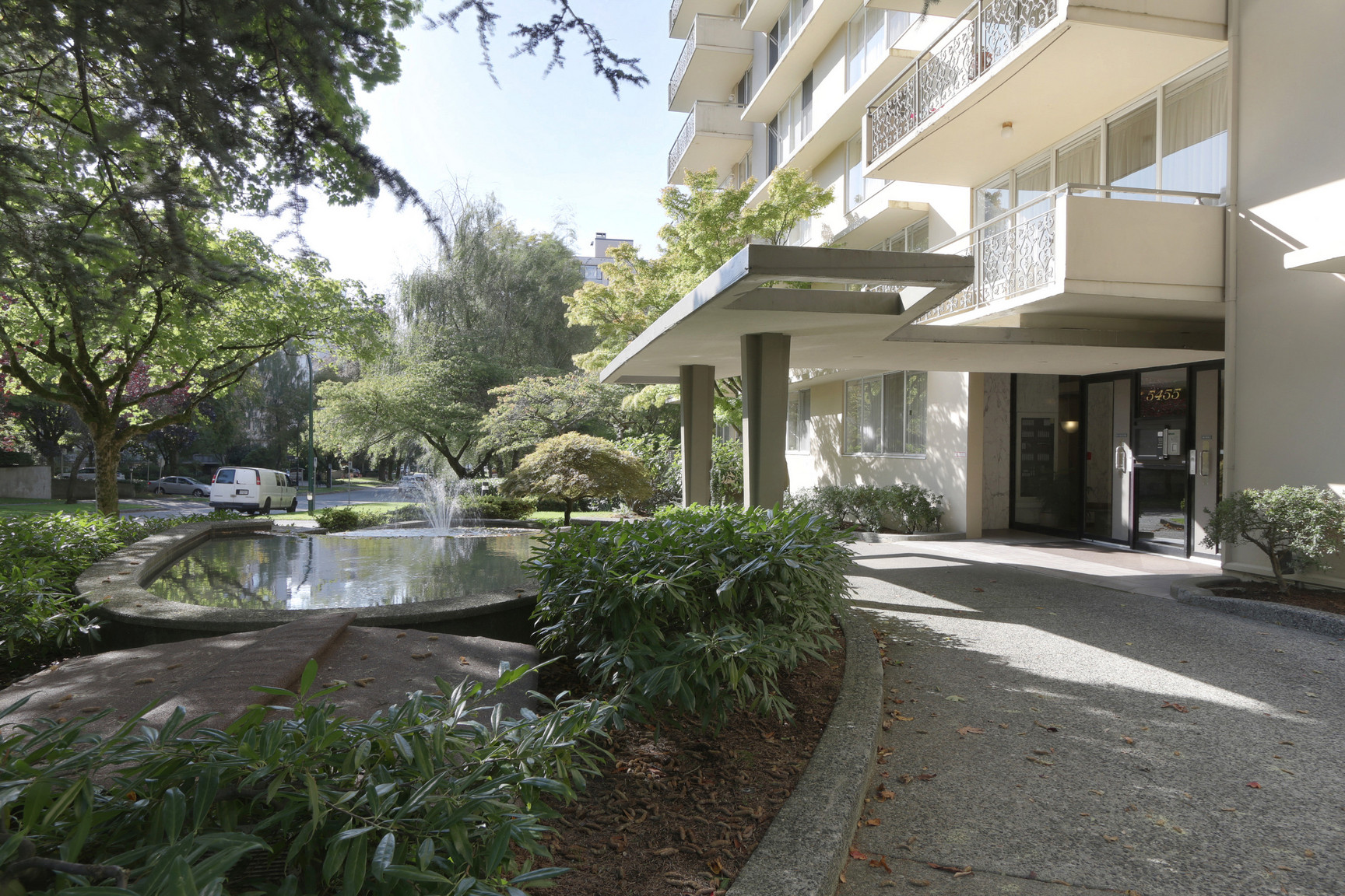 Fontainebleau Apartments - Photo 42