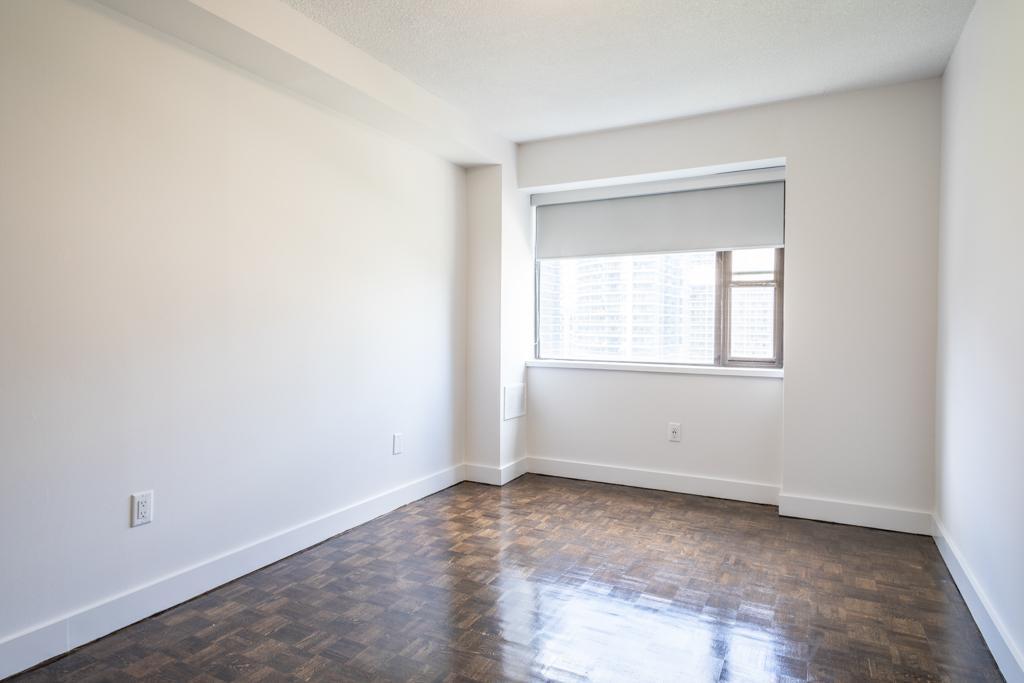 Gerrard Residences - Photo 8