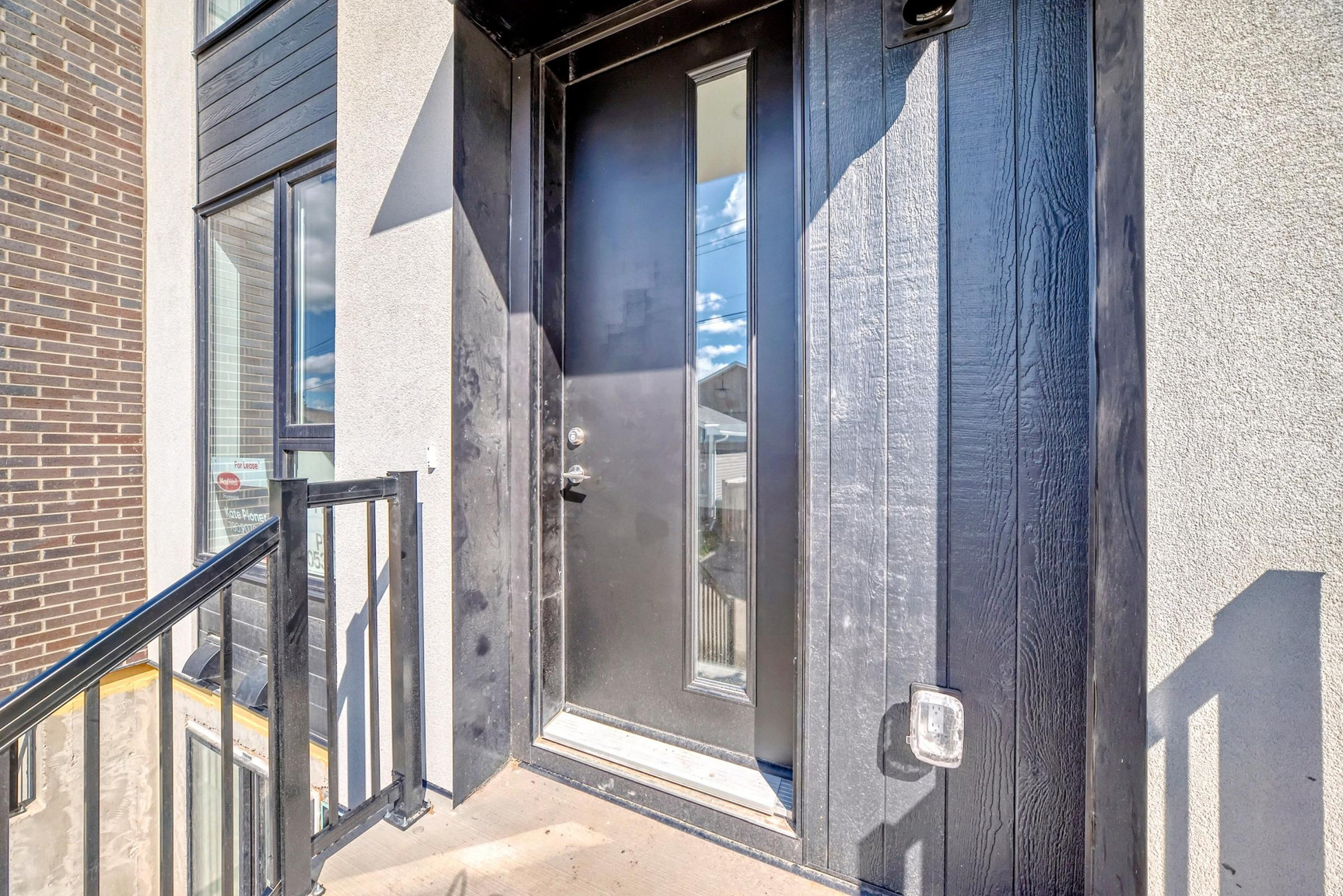 11109 - 11111  51 Street - Photo 2