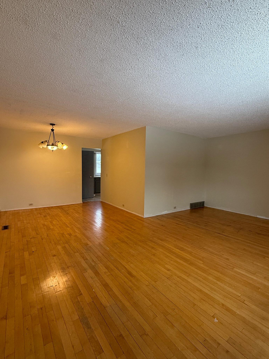 10932 40 Ave NW - Photo 3