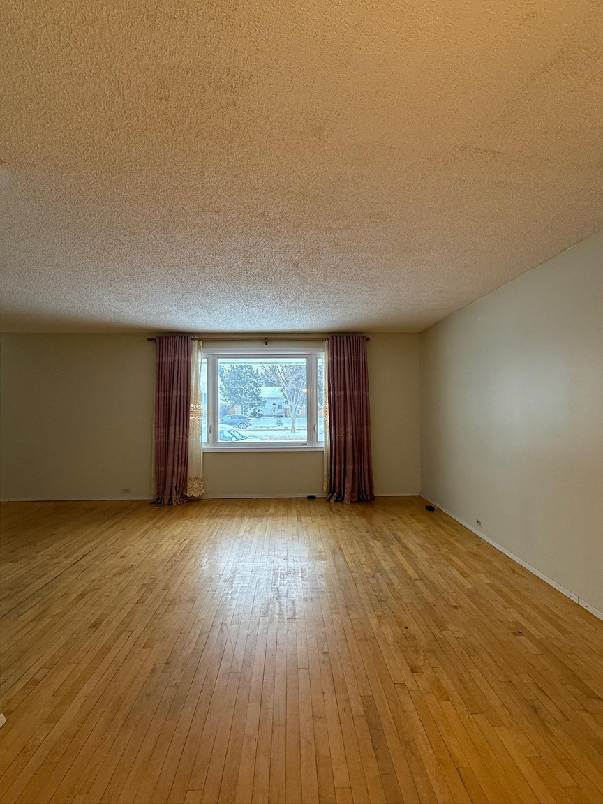 10932 40 Ave NW - Photo 4