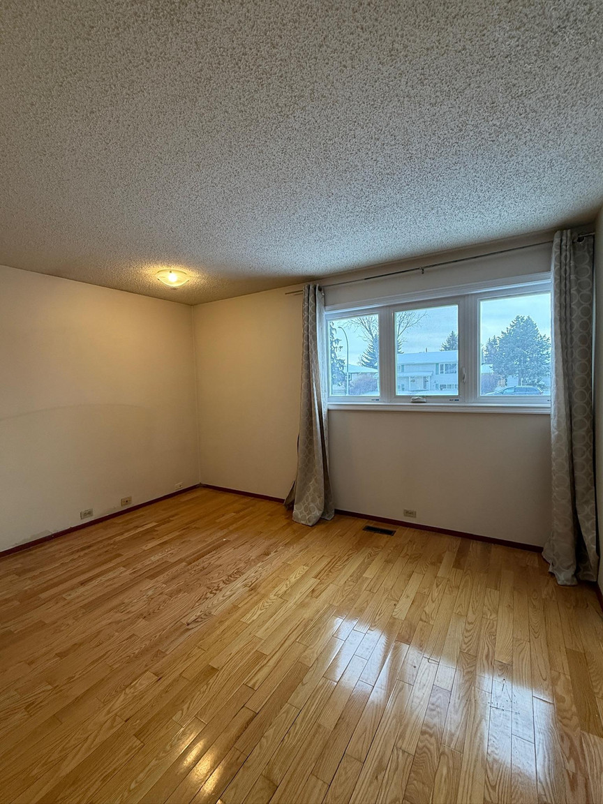 10932 40 Ave NW - Photo 7