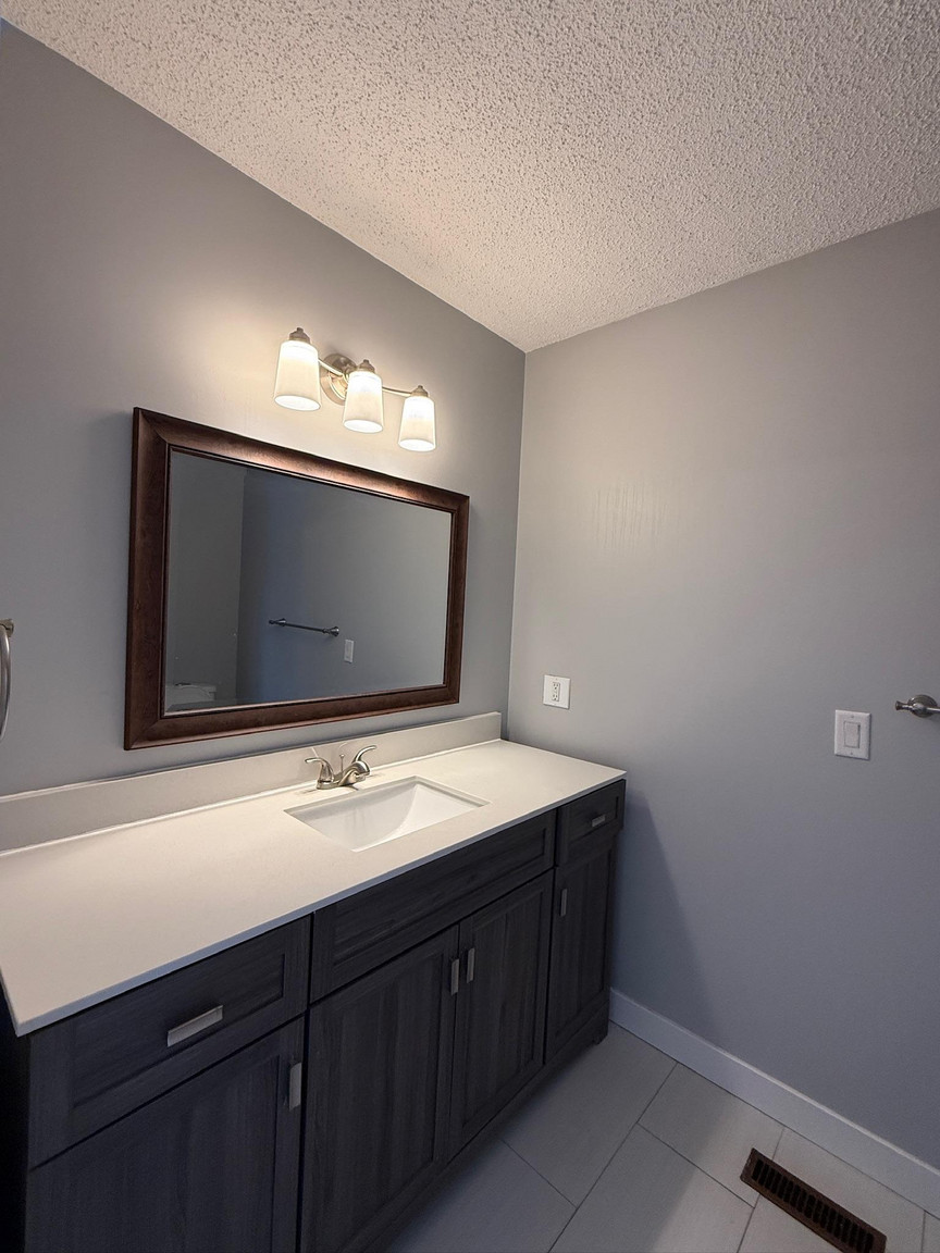 10932 40 Ave NW - Photo 9