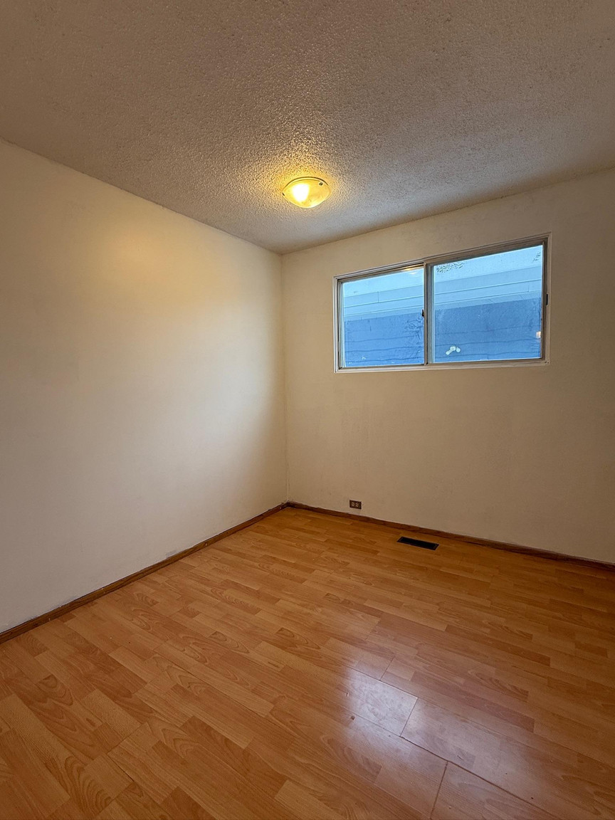 10932 40 Ave NW - Photo 13